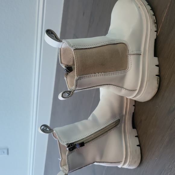 Girls white boots - Picture 3 of 5